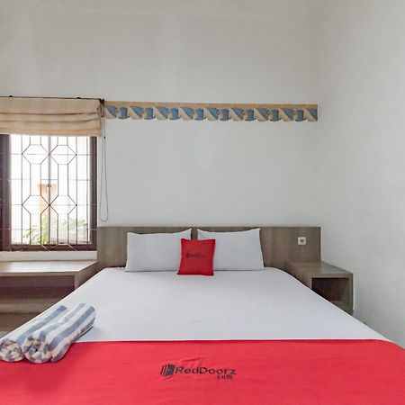 Reddoorz Near Taman Kota Lapang Merdeka Sukabumi Ngoại thất bức ảnh
