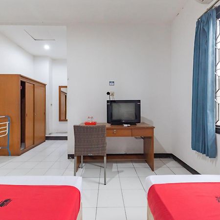 Reddoorz Near Taman Kota Lapang Merdeka Sukabumi Ngoại thất bức ảnh