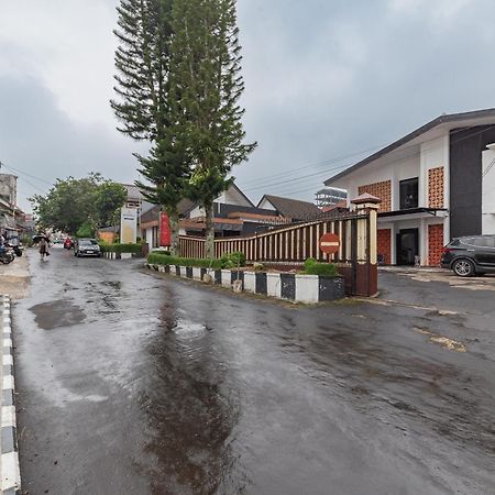 Reddoorz Near Taman Kota Lapang Merdeka Sukabumi Ngoại thất bức ảnh