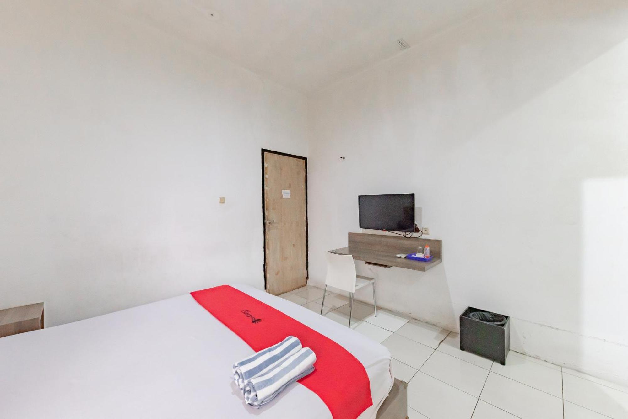 Reddoorz Near Taman Kota Lapang Merdeka Sukabumi Ngoại thất bức ảnh