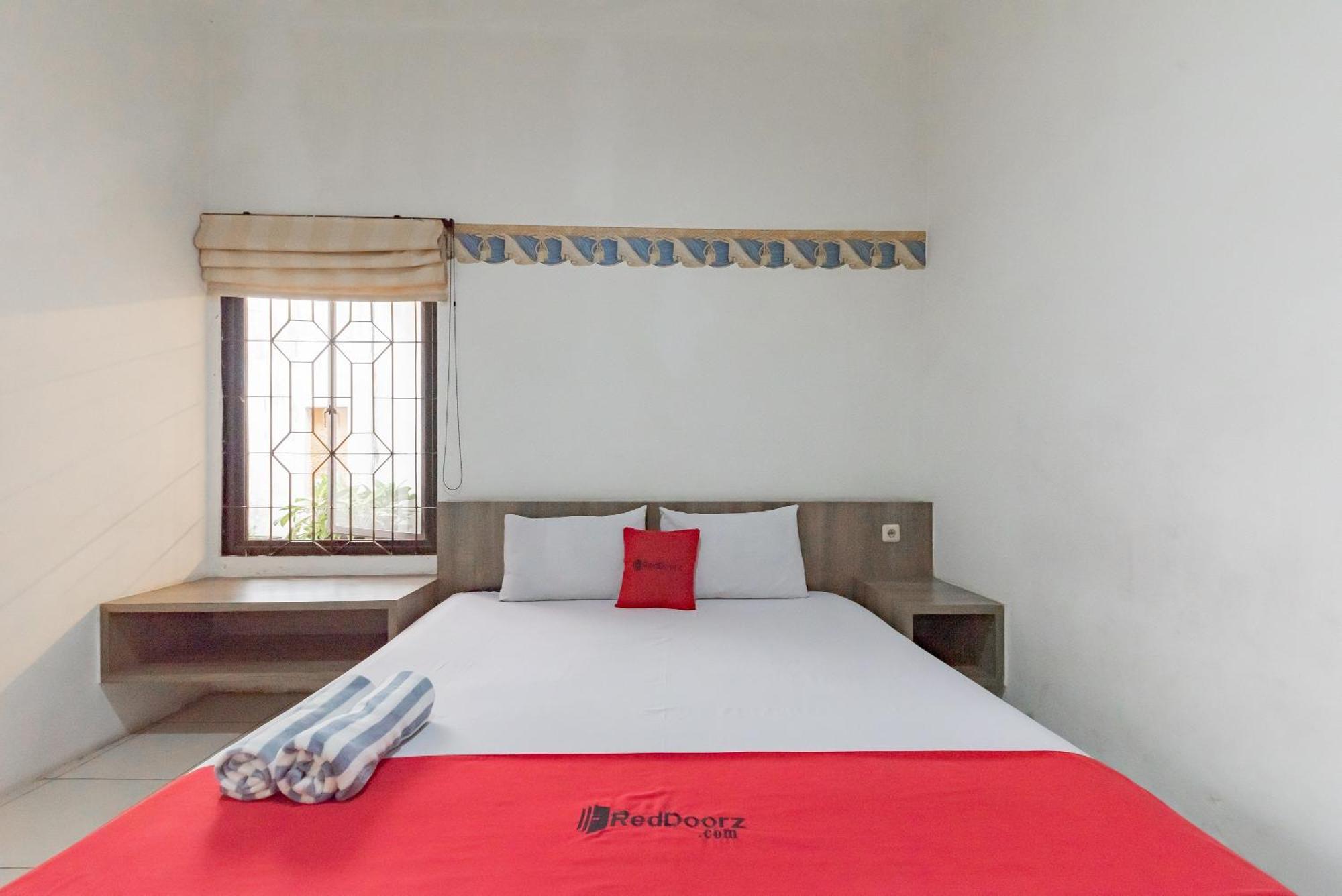 Reddoorz Near Taman Kota Lapang Merdeka Sukabumi Ngoại thất bức ảnh