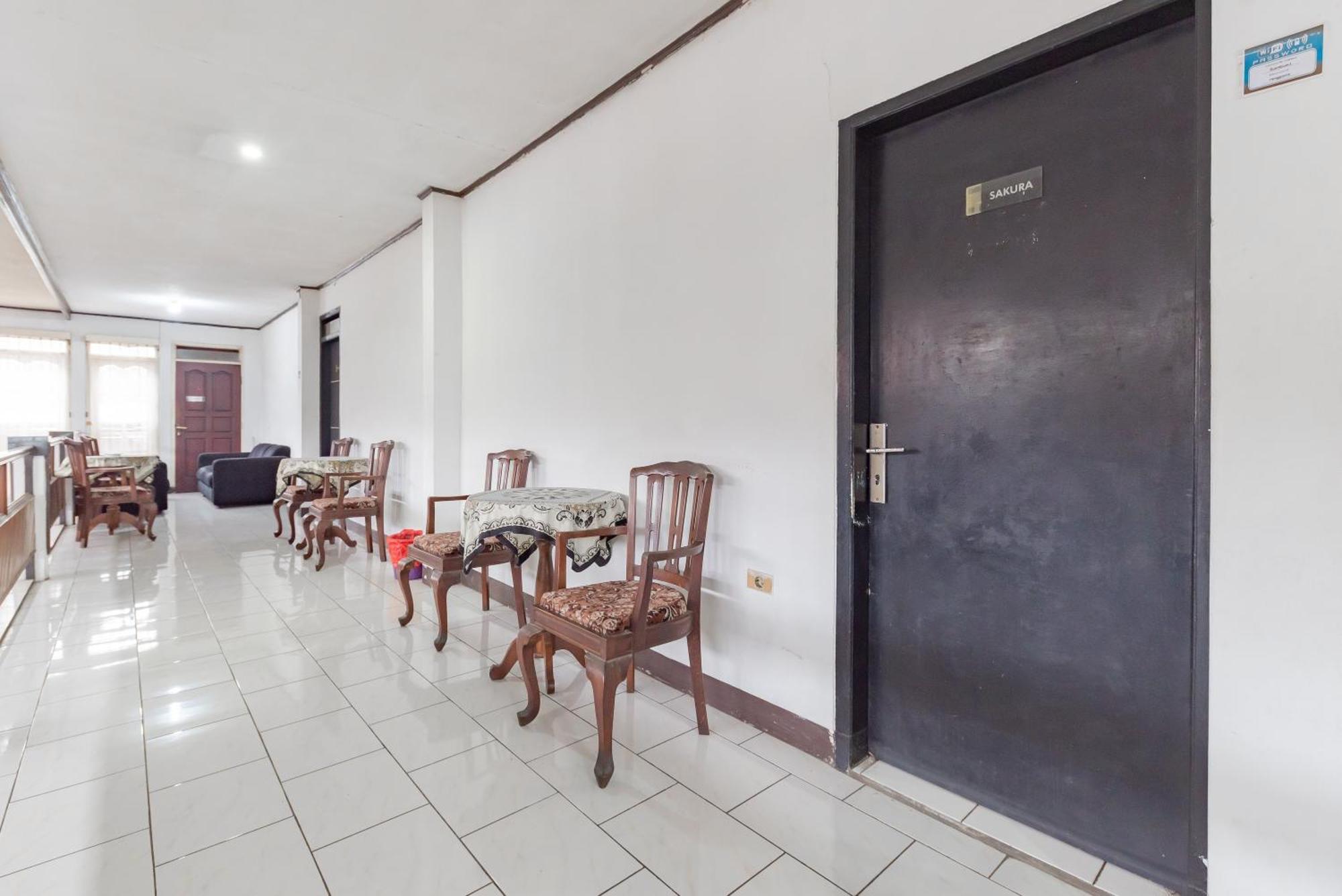 Reddoorz Near Taman Kota Lapang Merdeka Sukabumi Ngoại thất bức ảnh