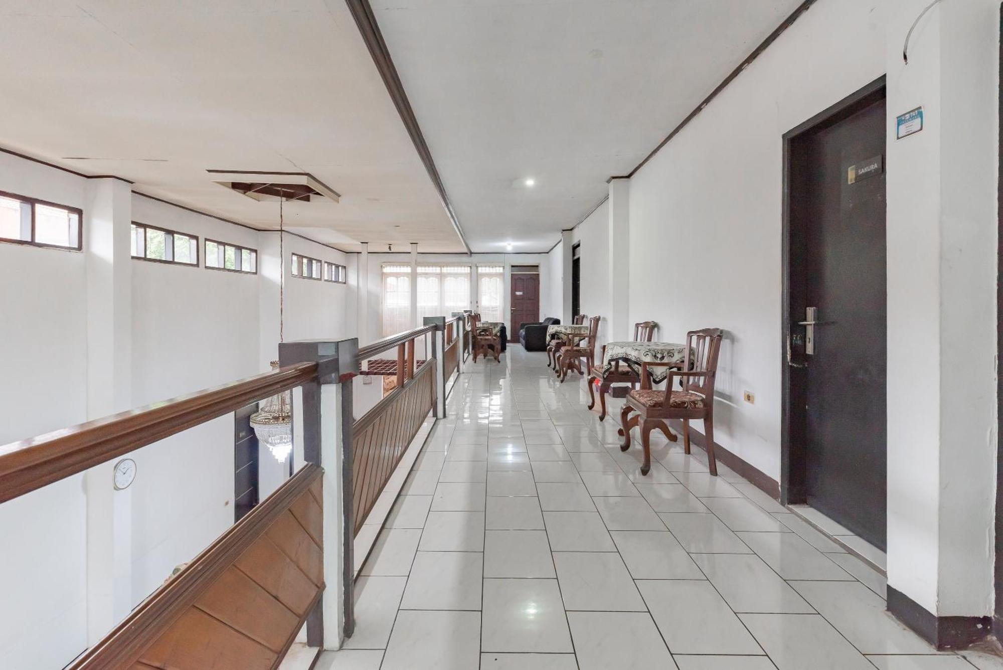 Reddoorz Near Taman Kota Lapang Merdeka Sukabumi Ngoại thất bức ảnh