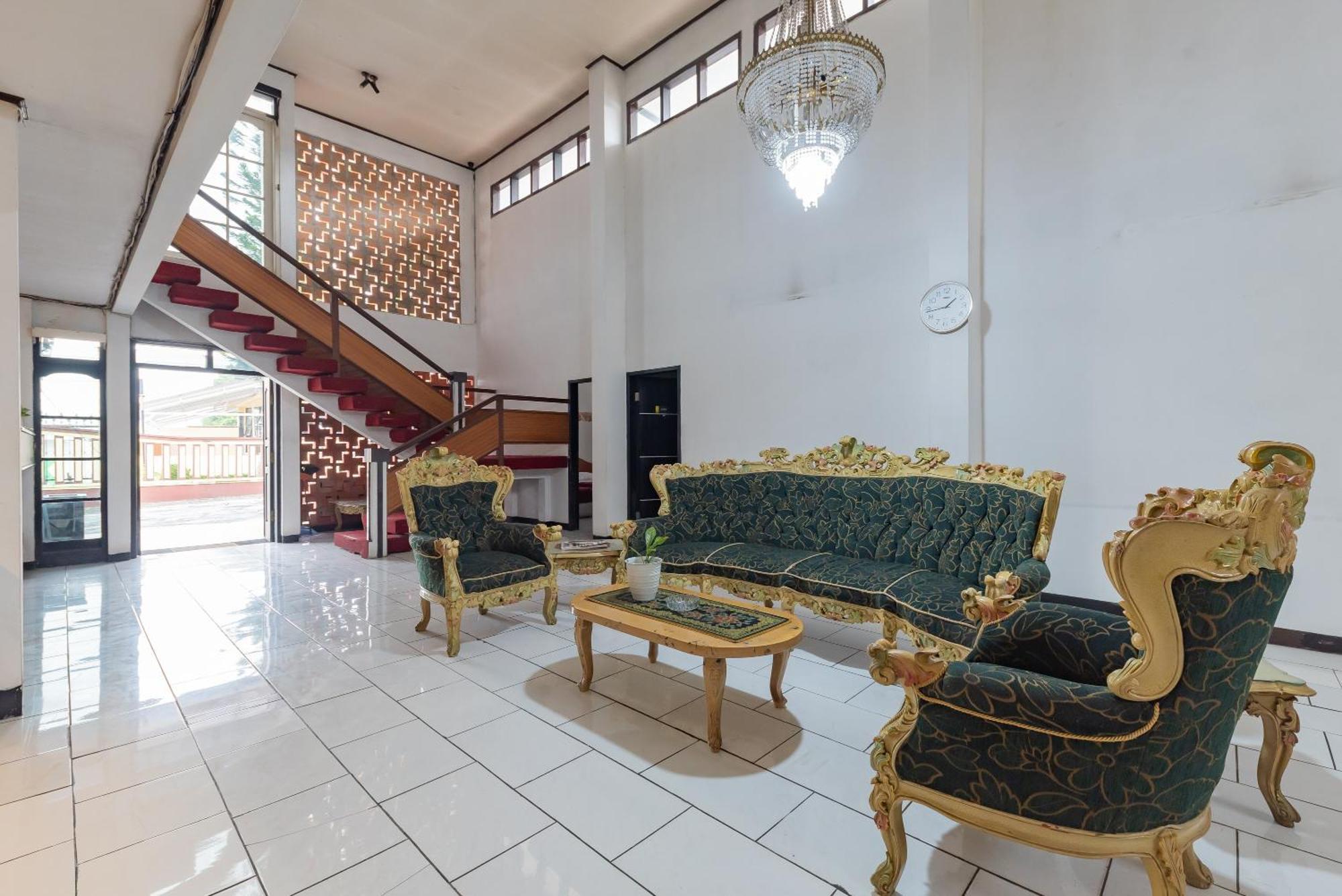 Reddoorz Near Taman Kota Lapang Merdeka Sukabumi Ngoại thất bức ảnh