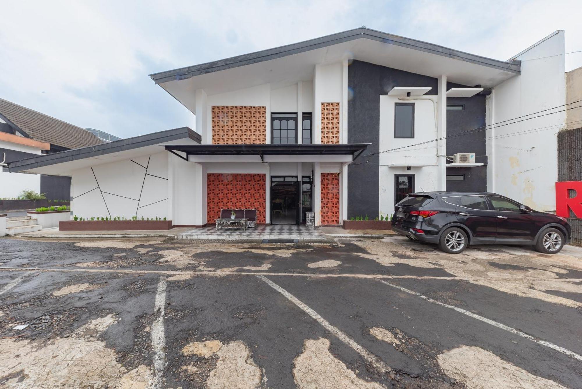 Reddoorz Near Taman Kota Lapang Merdeka Sukabumi Ngoại thất bức ảnh