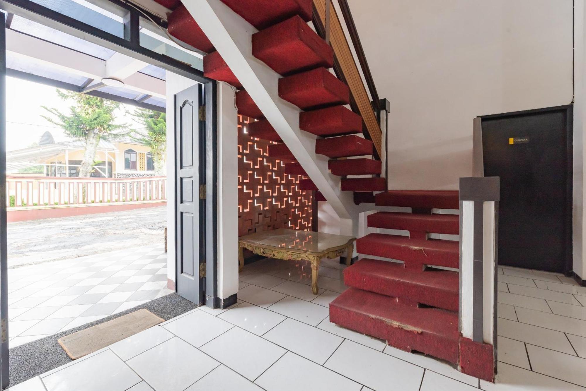 Reddoorz Near Taman Kota Lapang Merdeka Sukabumi Ngoại thất bức ảnh