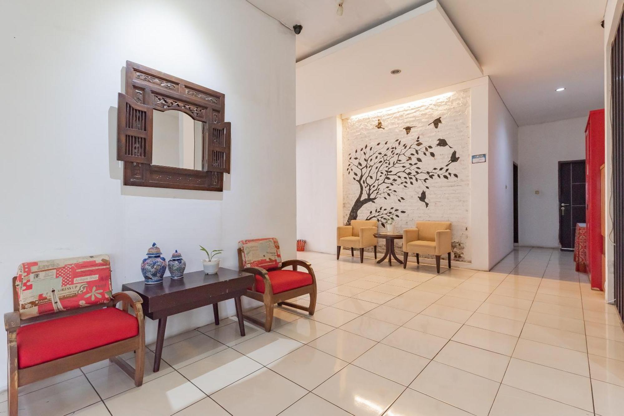 Reddoorz Near Taman Kota Lapang Merdeka Sukabumi Ngoại thất bức ảnh