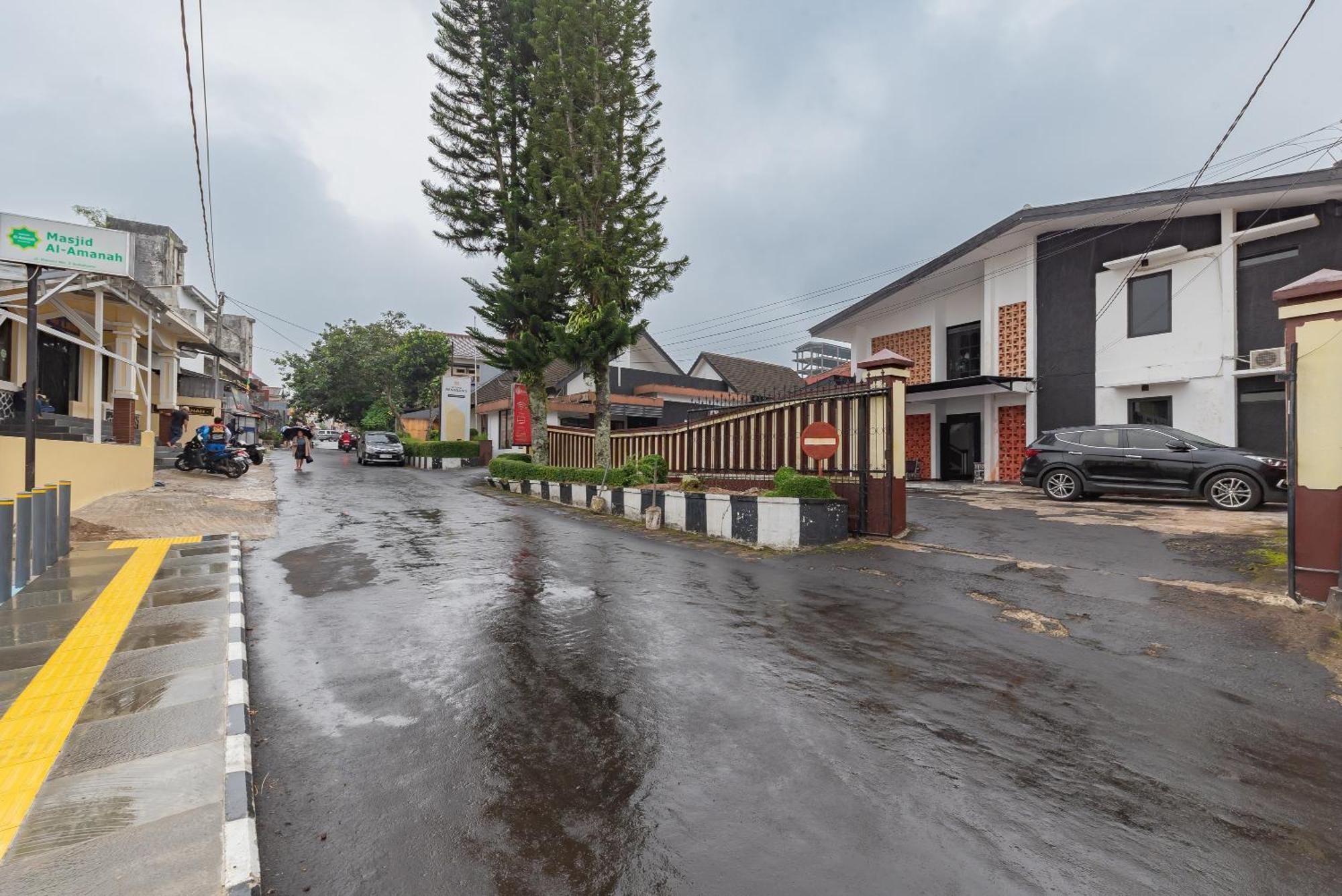Reddoorz Near Taman Kota Lapang Merdeka Sukabumi Ngoại thất bức ảnh