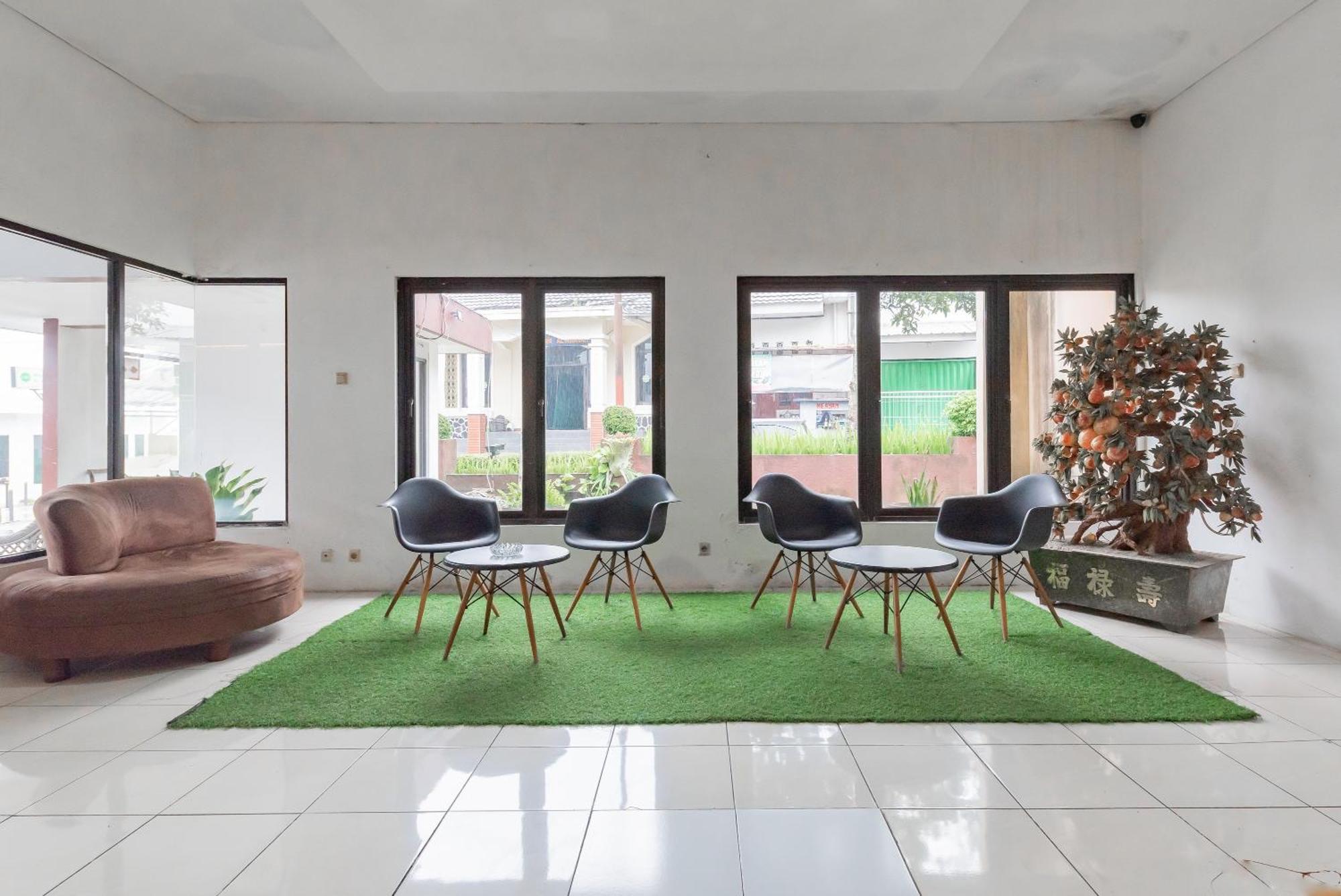 Reddoorz Near Taman Kota Lapang Merdeka Sukabumi Ngoại thất bức ảnh
