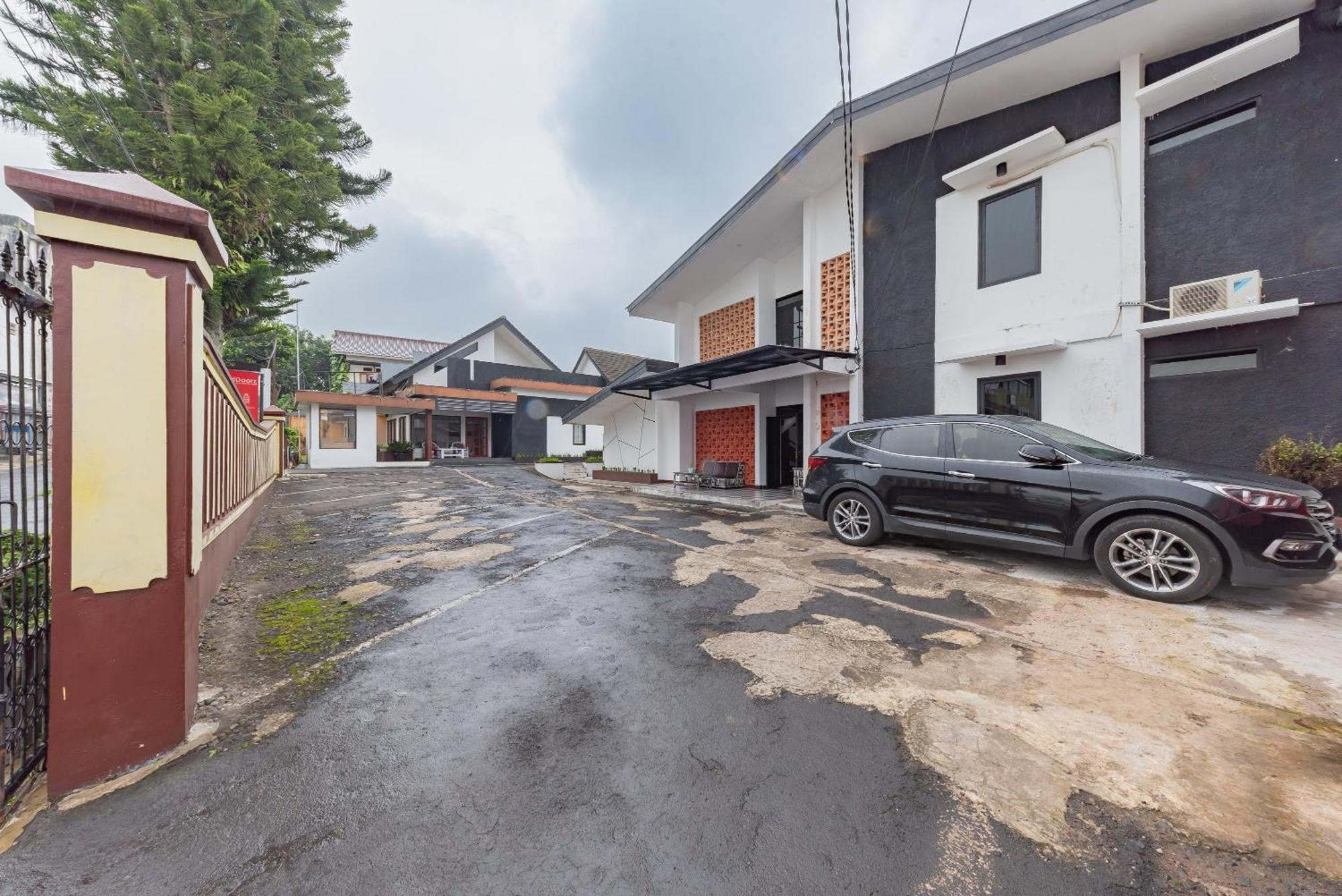 Reddoorz Near Taman Kota Lapang Merdeka Sukabumi Ngoại thất bức ảnh